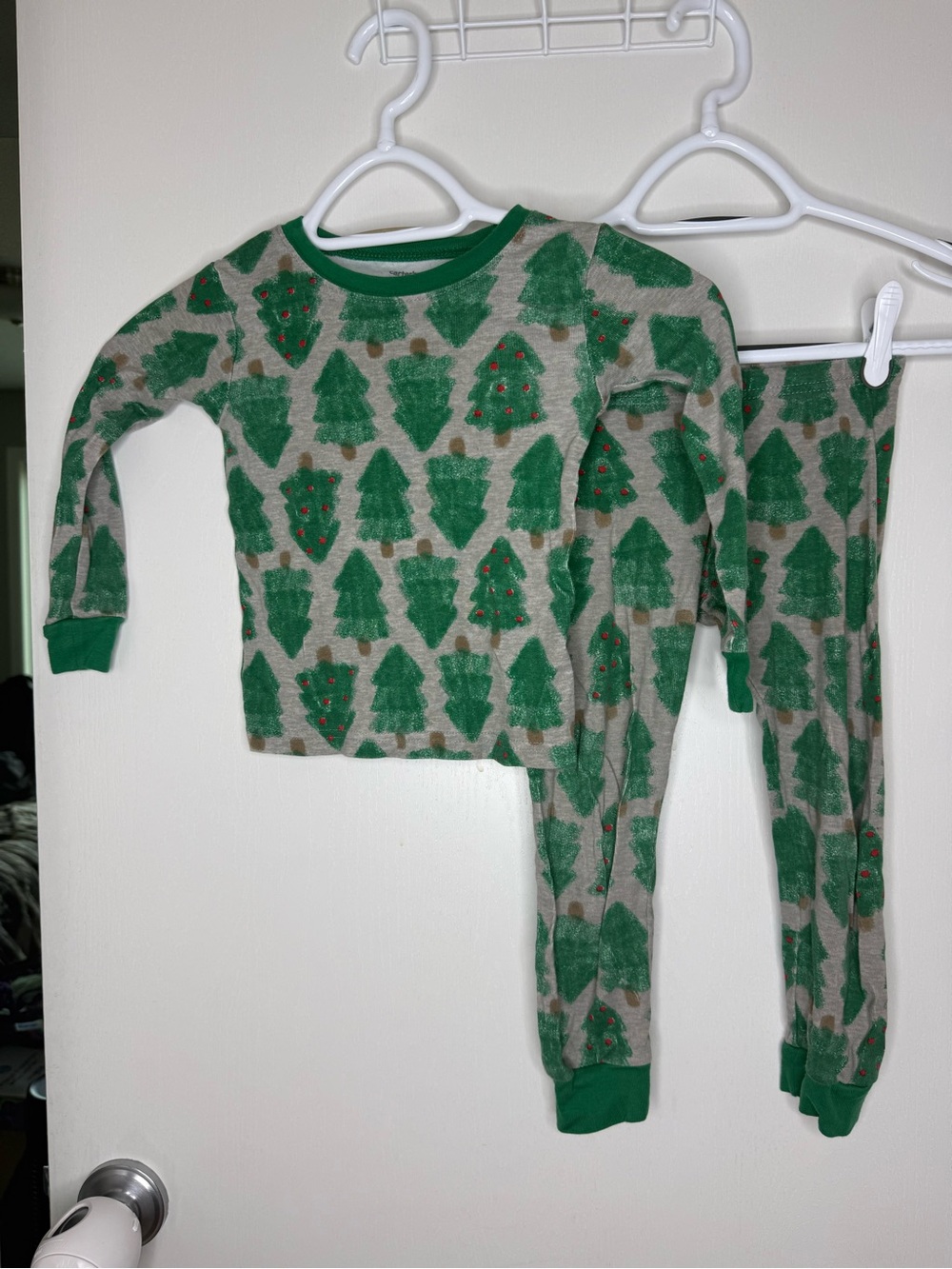 ⭐️5 for $20⭐️ Carter's Green and Gray Christmas Tree Pajama Set 4T